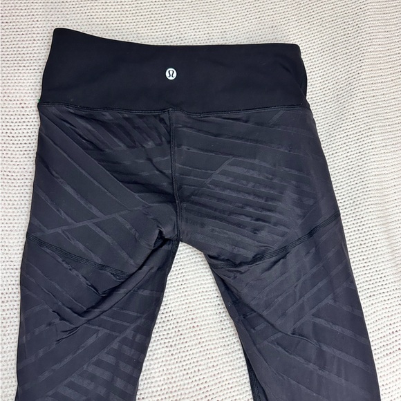 Lululemon Black Cropped Striped Mesh Leggings Size 4 - Picture 5 of 5
